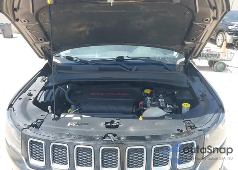 2018 Jeep Compass Limited 4X4 из США, поврежденный, VIN 3C4NJDCB1JT283133